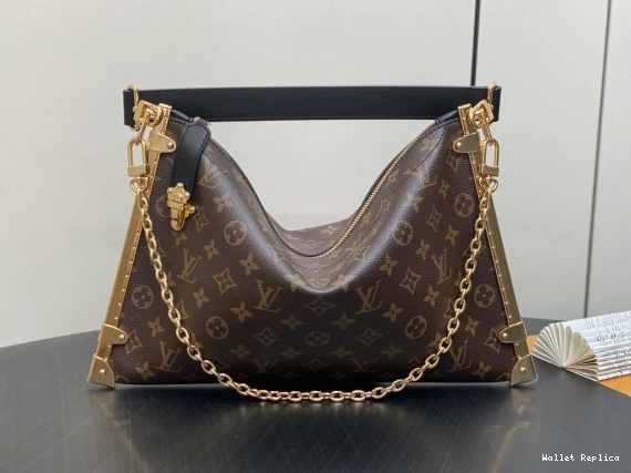 Affordable VUITTON Lucky LOUIS Trunk 0822